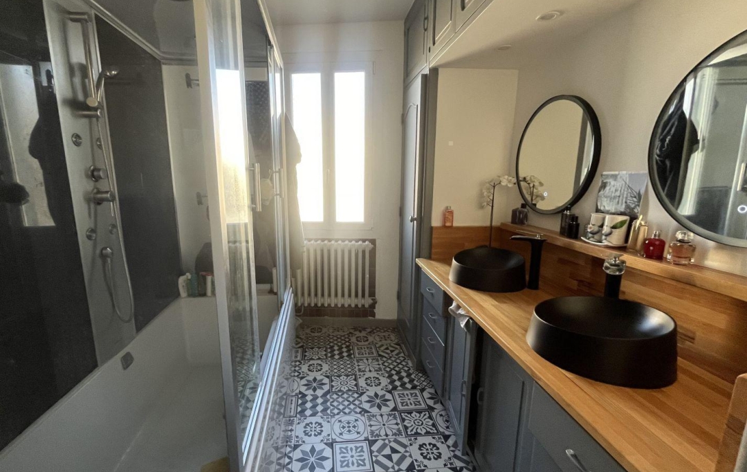 Annonces SOMMIERES : Immeuble | AIGUES-VIVES (30670) | 270 m2 | 525 000 € 